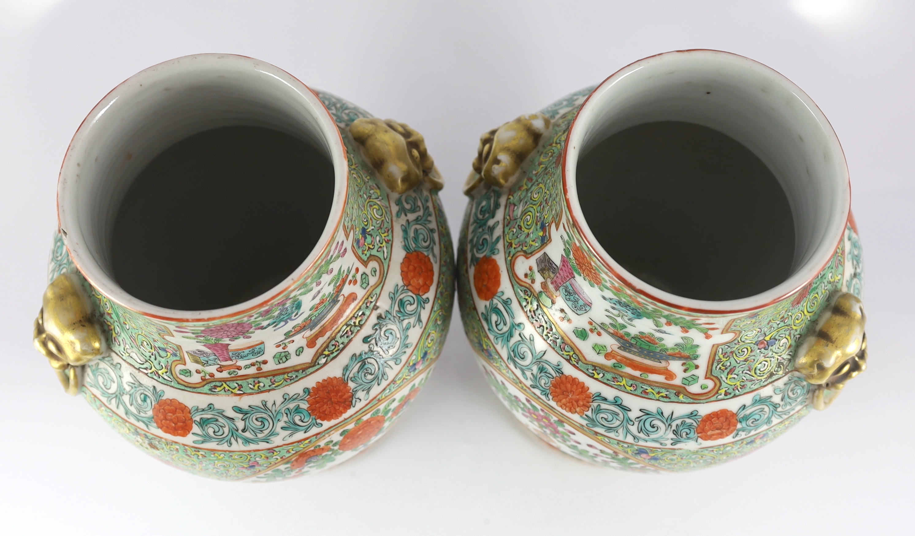 A pair of Chinese enamelled porcelain vases and covers, early 20th century